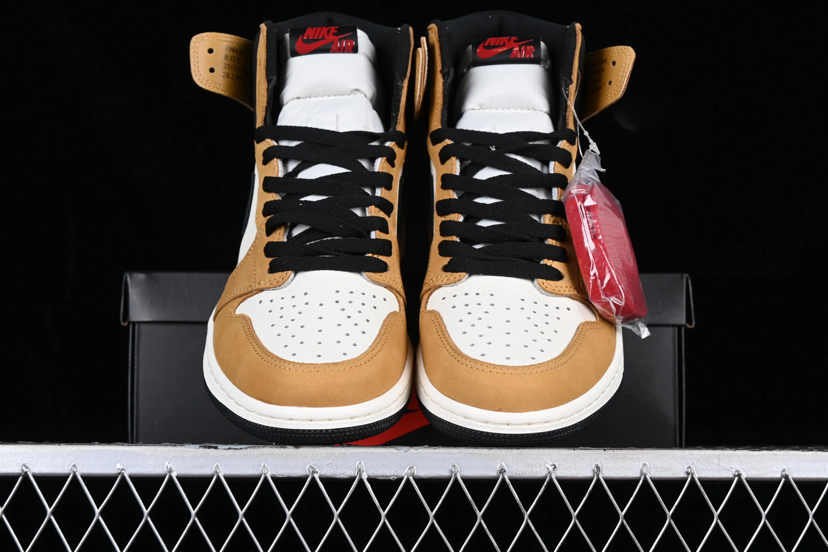 All categories Air Jordan Jordan series basketball shoes Air Jordan 1 High LJR version Air Jordan 1 Rookie Of the Year AJ1 Joe 1 black brown toe 555088-700
